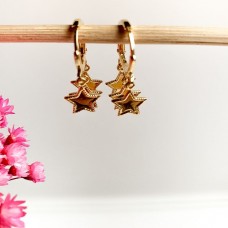 Brinco argolinha com estrelas