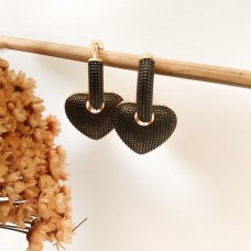 Brinco argola pingente coração
