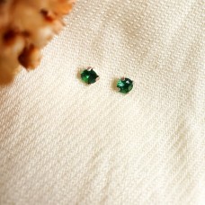 Brinco infantil Zircônia verde em prata
