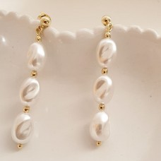 Brinco pérolas d´água pendurado