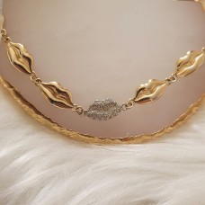 Colar chocker boca